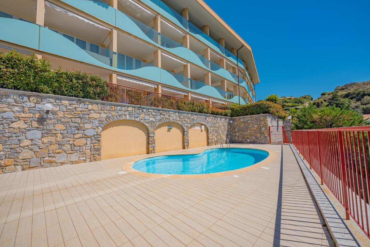 Appartamento Incantevole Con Piscina Валекрозия Екстериор снимка