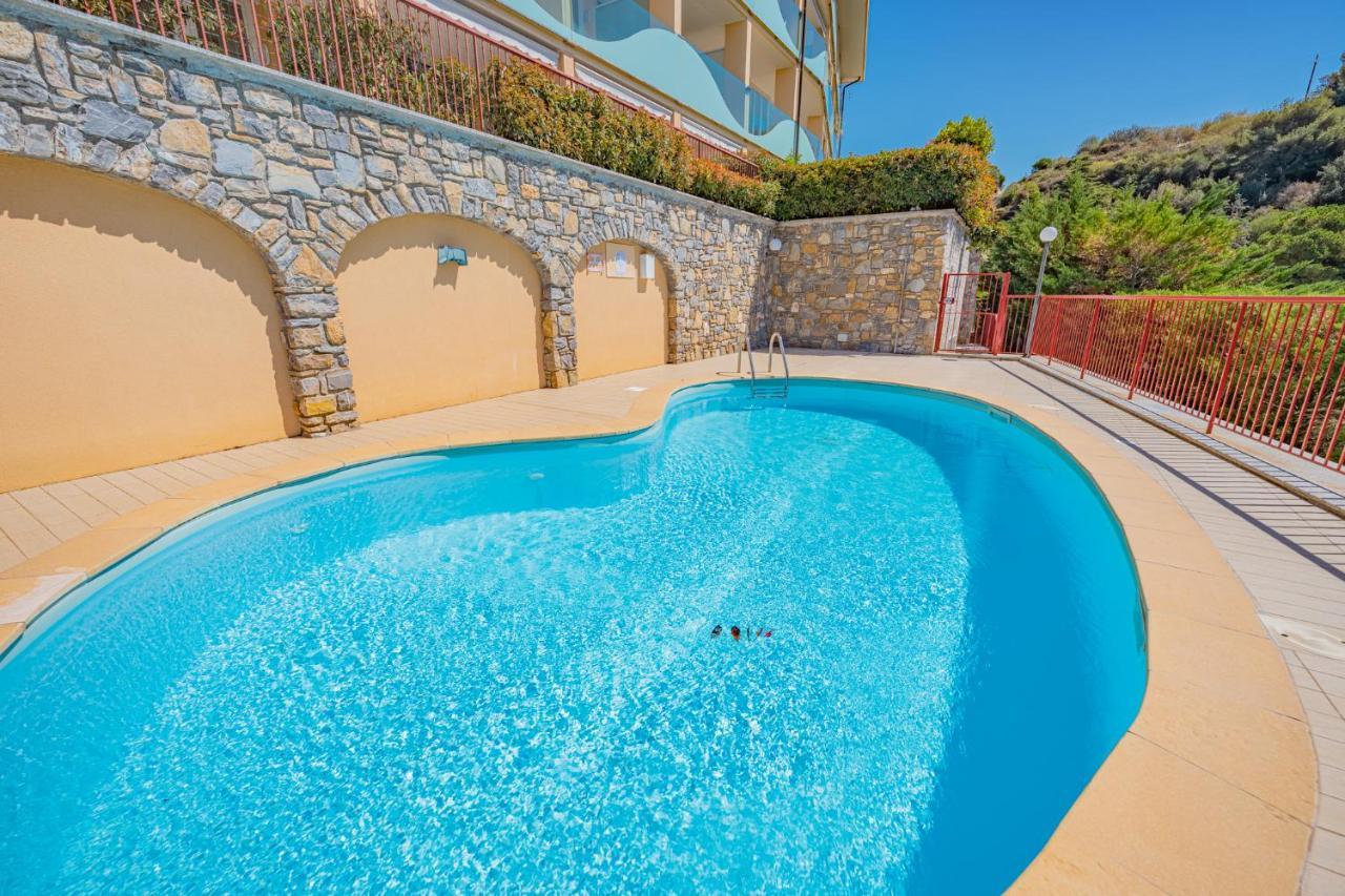 Appartamento Incantevole Con Piscina Валекрозия Екстериор снимка
