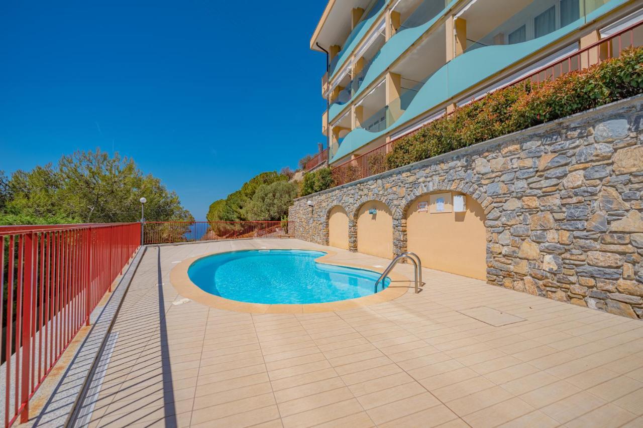 Appartamento Incantevole Con Piscina Валекрозия Екстериор снимка
